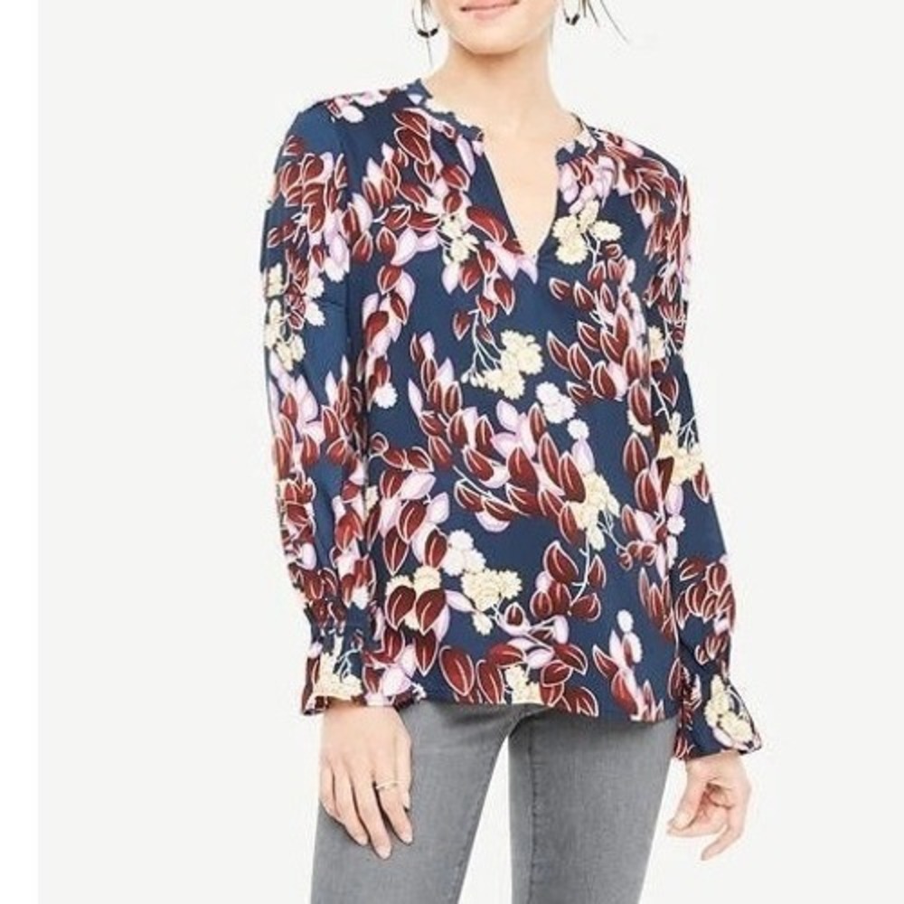 Ann Taylor Pretty Petals Navy Floral V-Neck Blouse Smocked Ruffle Cuff Size ST